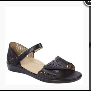 NIB Ziera Daphne black sandals